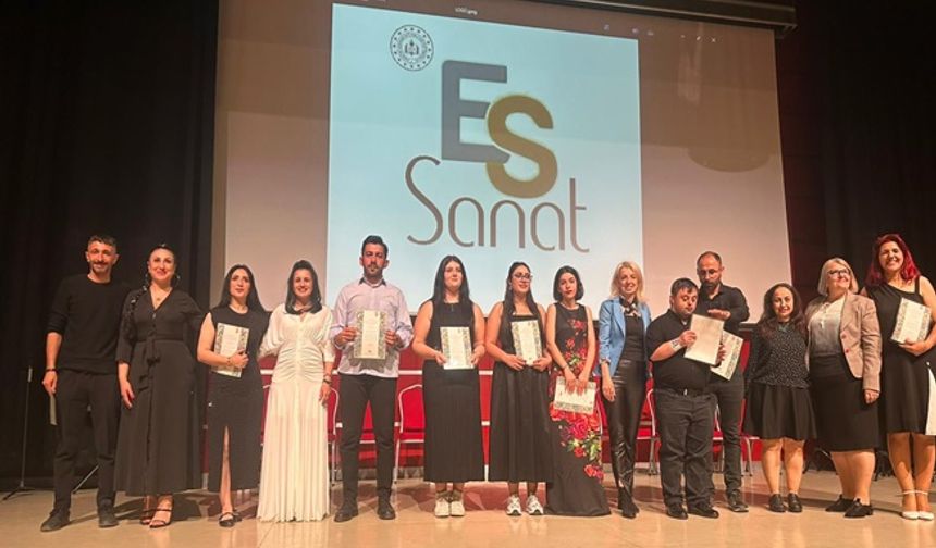 ES SANAT KİŞİSEL GELİŞİM KURSU SAHNE ZAMANI DEDİ