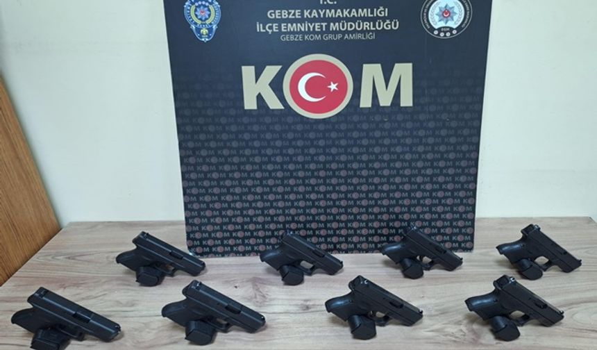 Ekiplerin durdurduğu araçtan silahlar çıktı!