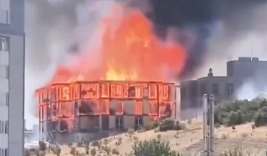 Kahramanmaraş Tekerek’te orman müdürlüğü binasında yangın