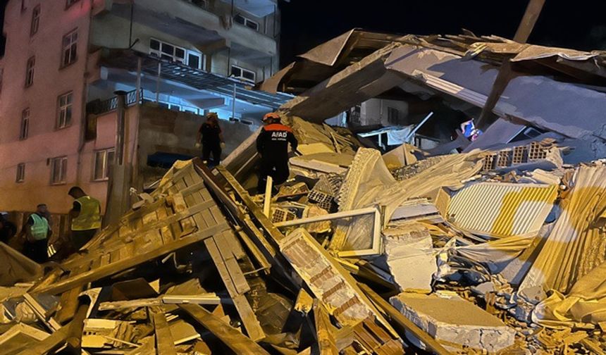 Balıkesir Sındırgı Depreminde Ölen Kişinin Kimliği Belli Oldu