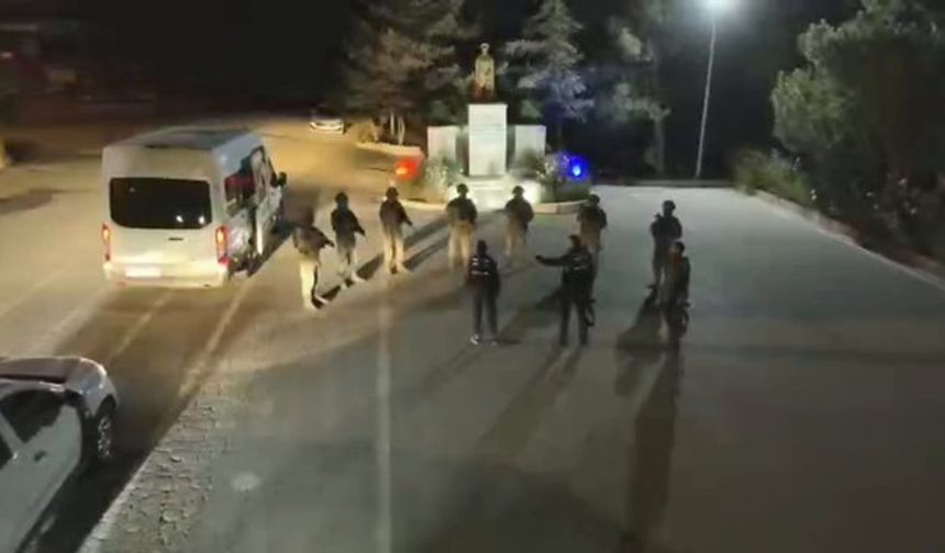 Jandarma 22 İlde 92 DEAŞ Şüphelisini Yakaladı