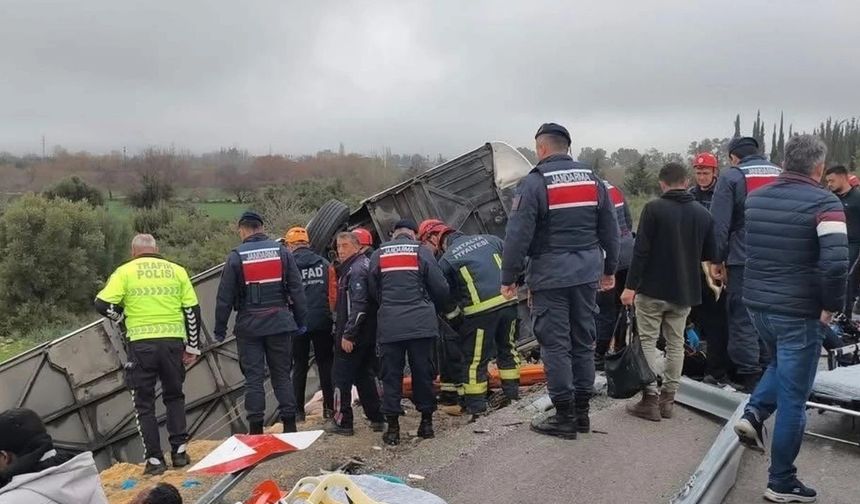 Antalya’da yolcu otobüsü devrildi: 9 ölü, 25 yaralı