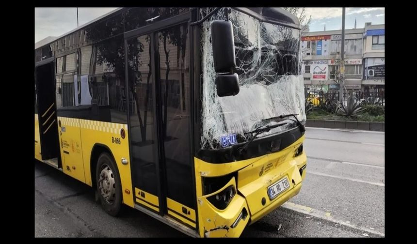 İstanbul Fatih’te 3 İETT otobüsü çarpıştı