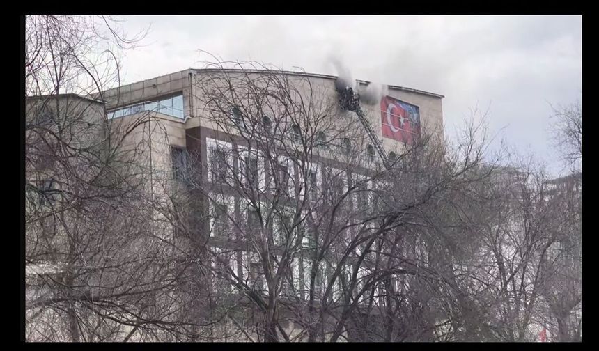 Zeytinburnu’nda Polisevinde yangın