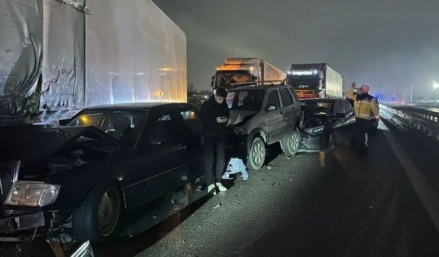 Anadolu Otoyolu’nda 16 aracın karıştığı zincirleme kaza: 6 yaralı