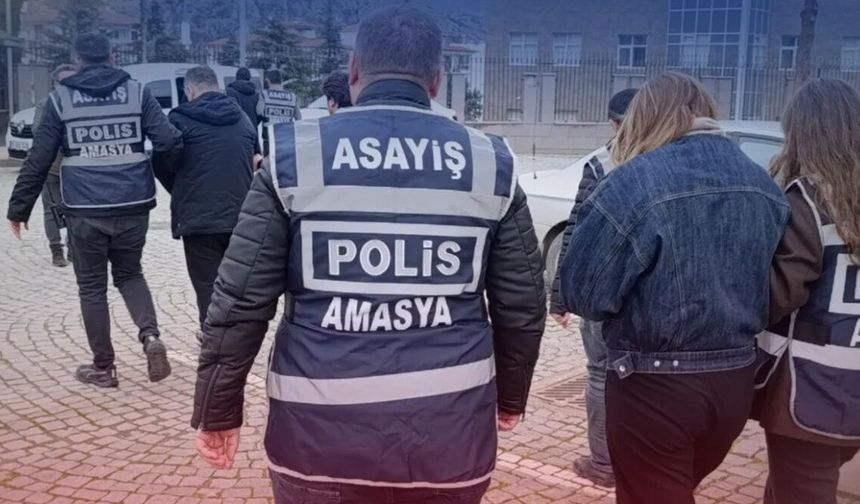 Kredi kartı bilgileriyle 2,1 milyon TL'lik dolandırıcılıktan 3 tutuklama