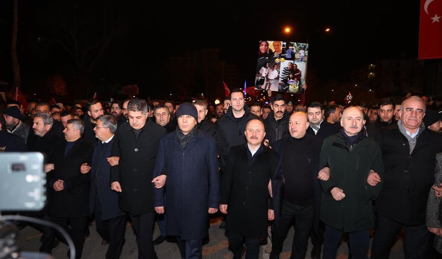 Adıyaman’da “Sessiz Yürüyüş”: Asrın Felaketi’nin 3. Yılında Binler Deprem Şehitleri İçin Buluştu