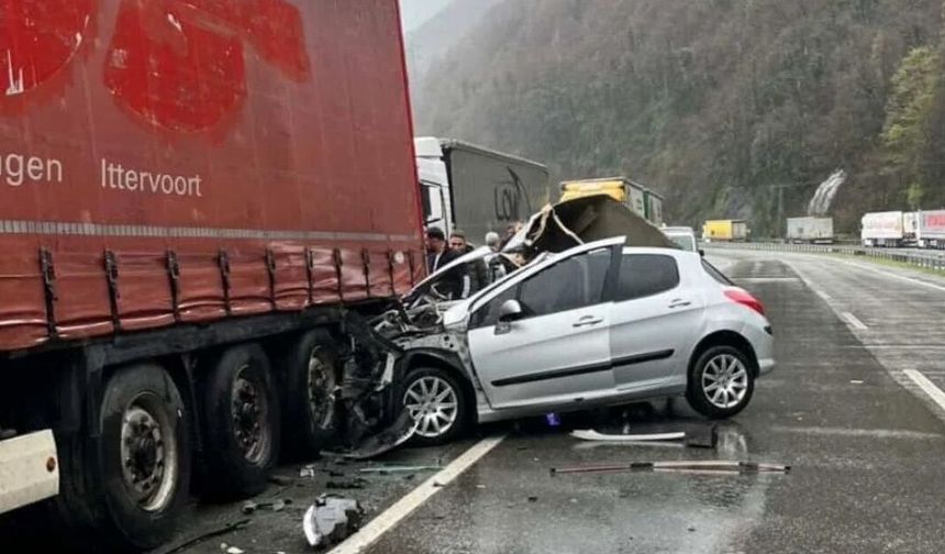 Artvin’de trafik kazası: 2 ölü, 1 yaralı