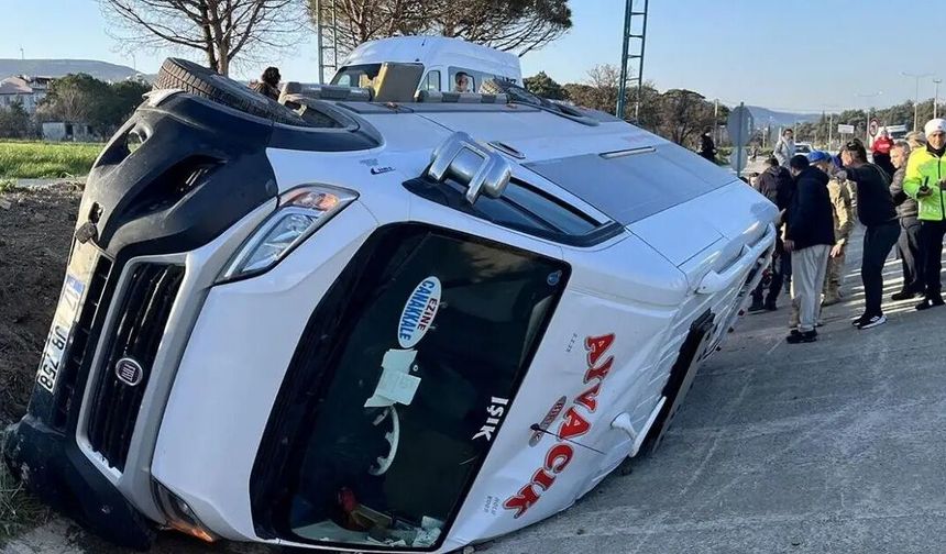Öğrencileri taşıyan minibüs devrildi: 8 yaralı