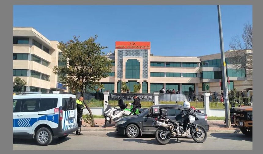 Kepez Hükümet Konağı’nda Silahlı Şahıs Hareketliliği