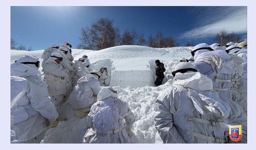 Erciyes’te Jandarmaya Zorlu Kış Eğitimi