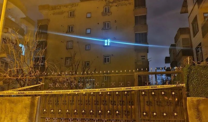 Kolonlardan ses geldi, 51 kişinin olduğu bina boşaltıldı