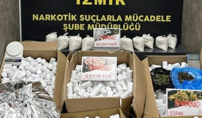 İzmir’de  uyuşturucu operasyonunda 366 bin hap ele geçirildi