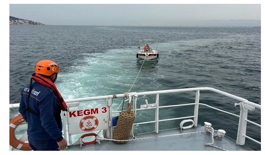 Küçükyalı açıklarında sürüklenen tekne kurtarıldı