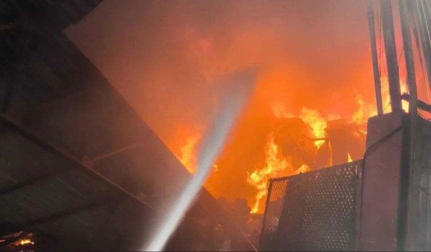 Adana’da geri dönüşüm fabrikasında korkutan yangın