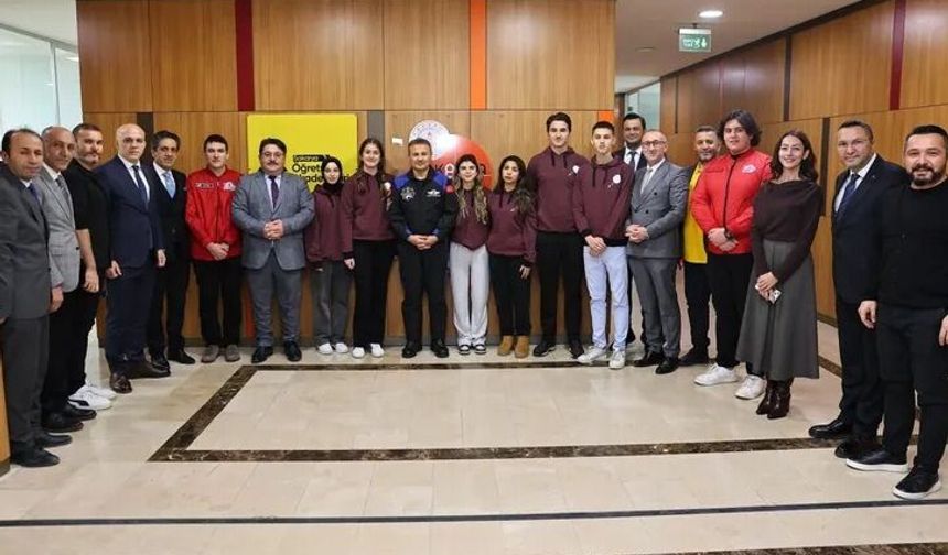 Türkiye Uzay Ajansı Başkanı Sakarya’da öğrencilerle buluşuyor