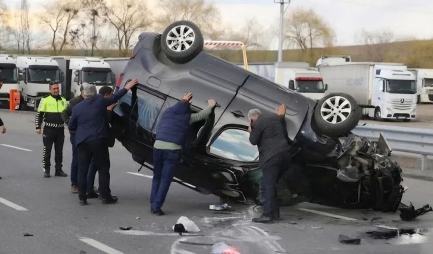 Erzurum’da kavşakta çarpışan araçlarda 4 kişi yaralandı!