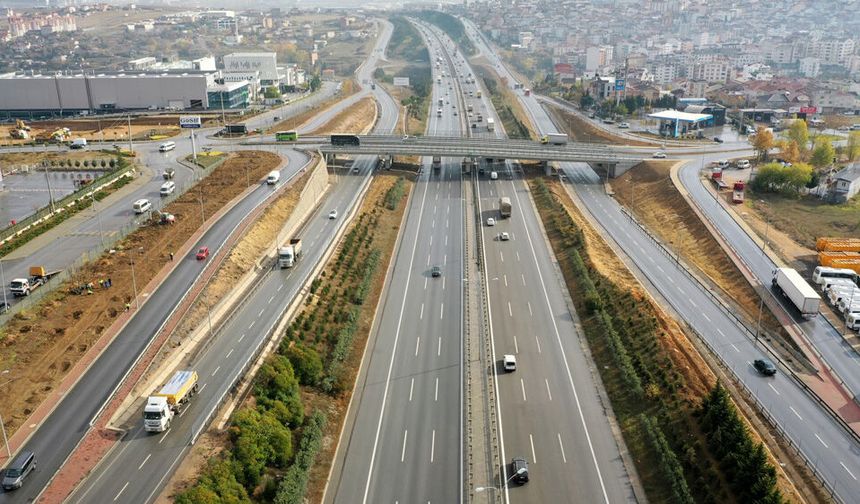 TEM Otoyolu Gebze-Muallimköy yönü trafiğe kapatılıyor