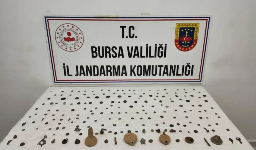 Bursa’da tarihi eser operasyonu: 202 sikke ve obje ele geçirildi