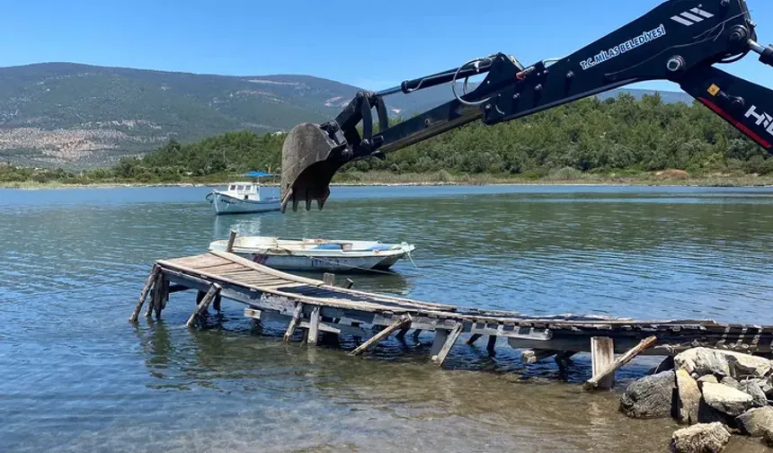 Muğla Milas'ta kaçak iskeleler yıkılıyor