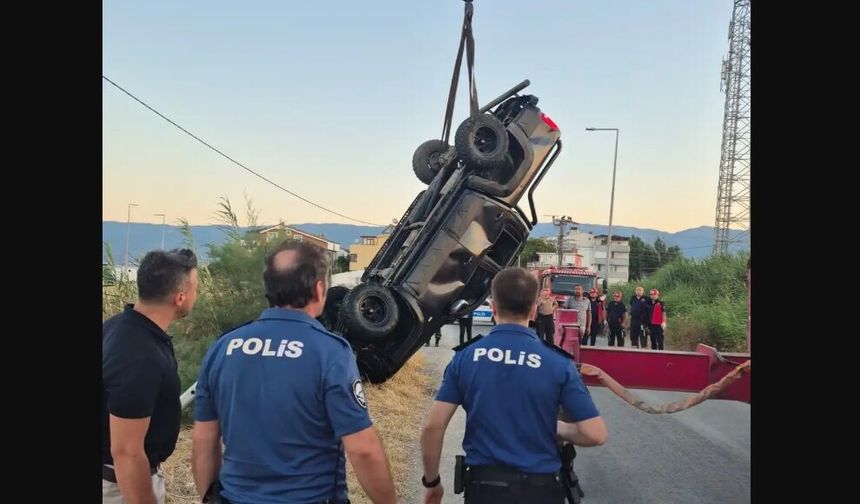 Balıkesir Edremit'te kamyonet dereye uçtu: 2 kişi hayatını kaybetti