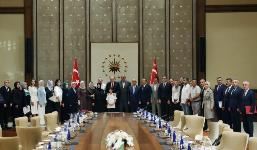 Kahramanmaraş’taki okul saldırısında hayatını kaybedenlerin aileleri Külliye’de ağırlandı