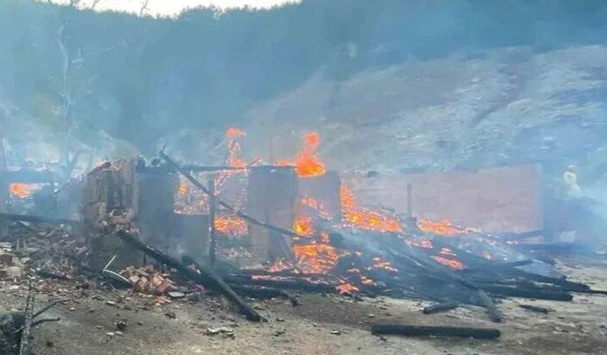 Kastamonu’da ahşap evde başlayan yangın 7 eve sıçradı
