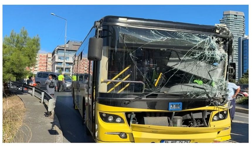 Beşiktaş’ta Özel Halk Otobüsü İş Makinesine Çarptı: 5 Yaralı