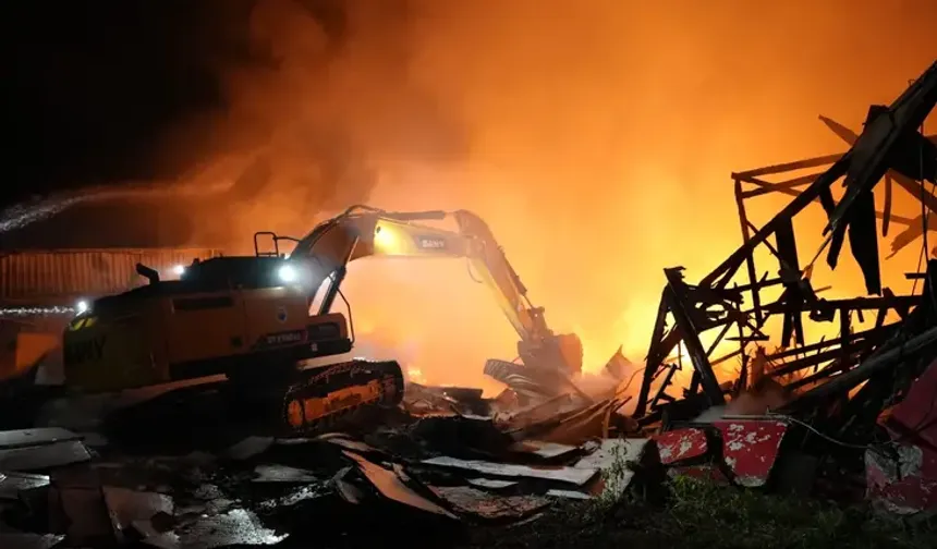 Düzce’de kapı ve mutfak üretim fabrikasında yangın