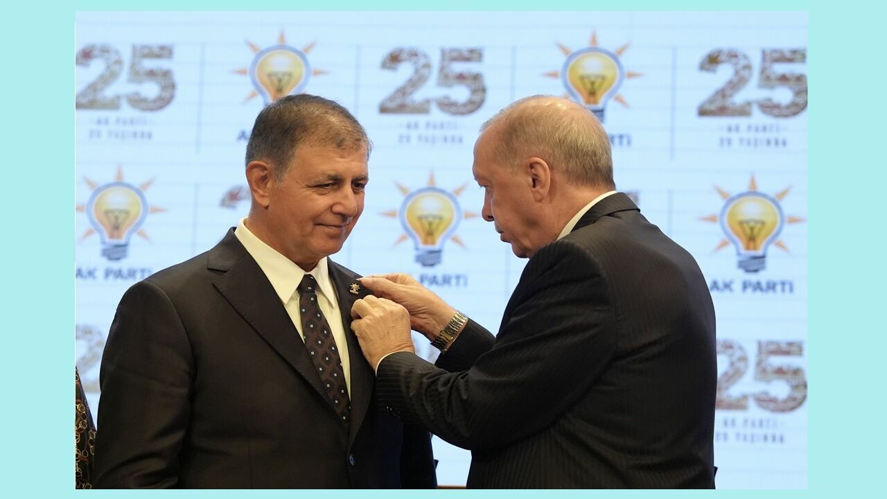Cemil Tugay AK Parti’ye Katıldı: İzmir’de 27 Yıllık Dönem Sona Erdi