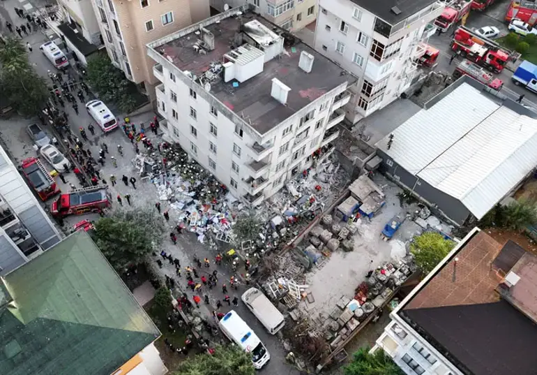 Maltepe'de çöken binada arama kurtarma sona erdi